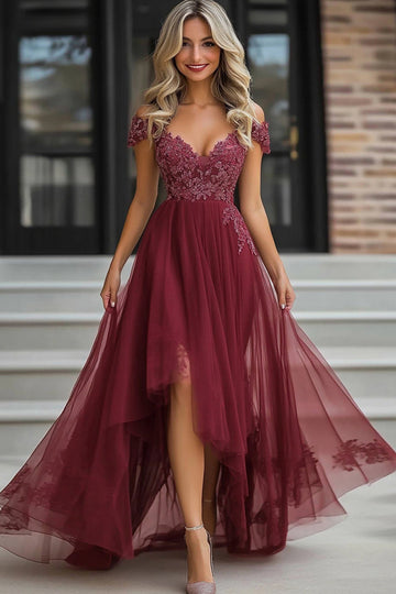Une ligne bordeaux à épaules dénudées Tulle appliqué Robe mère de la mariée